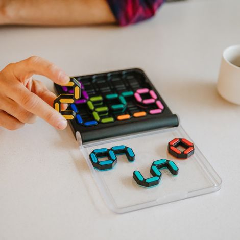 Smart Games - IQ Digits, joc de logica cu 120 de provocari, 7+ ani, editie lb. Romana - imagine 2