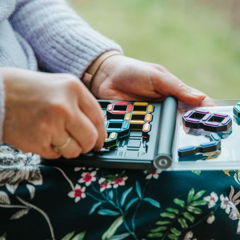 Smart Games - IQ Digits, joc de logica cu 120 de provocari, 7+ ani, editie lb. Romana - imagine 3